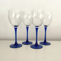 4 Wijnglazen donker blauwe voet